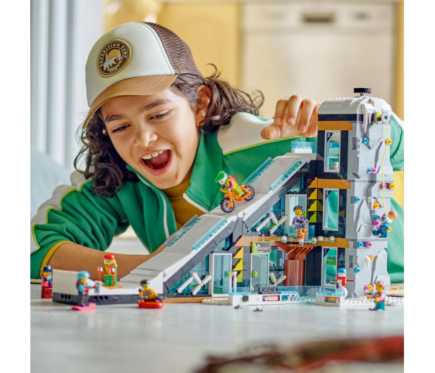 LEGO City 60366 Centrum narciarskie i wspinaczkowe - 1144444 - zdjęcie 12